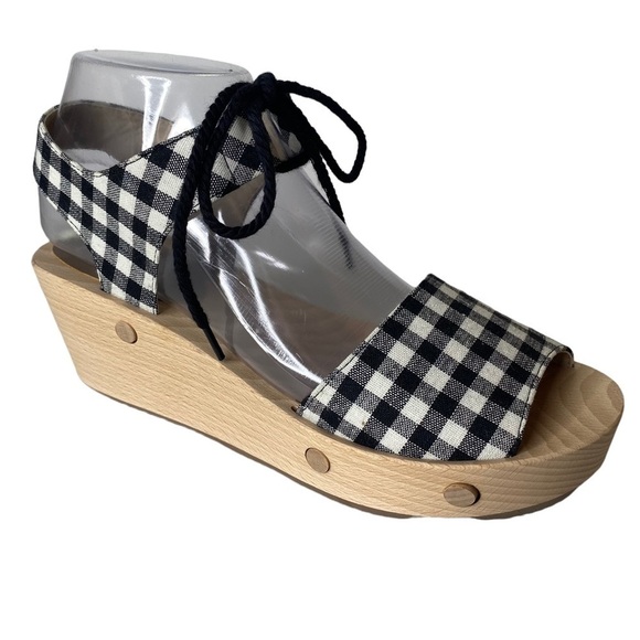 Sedette Canvas Wedge Sandals. Size 8 - Picture 1 of 10